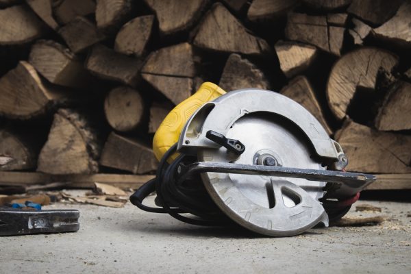 Hoe je eenvoudig het zaagblad van je cirkelzaag vervangt voor precisie en efficiëntie
